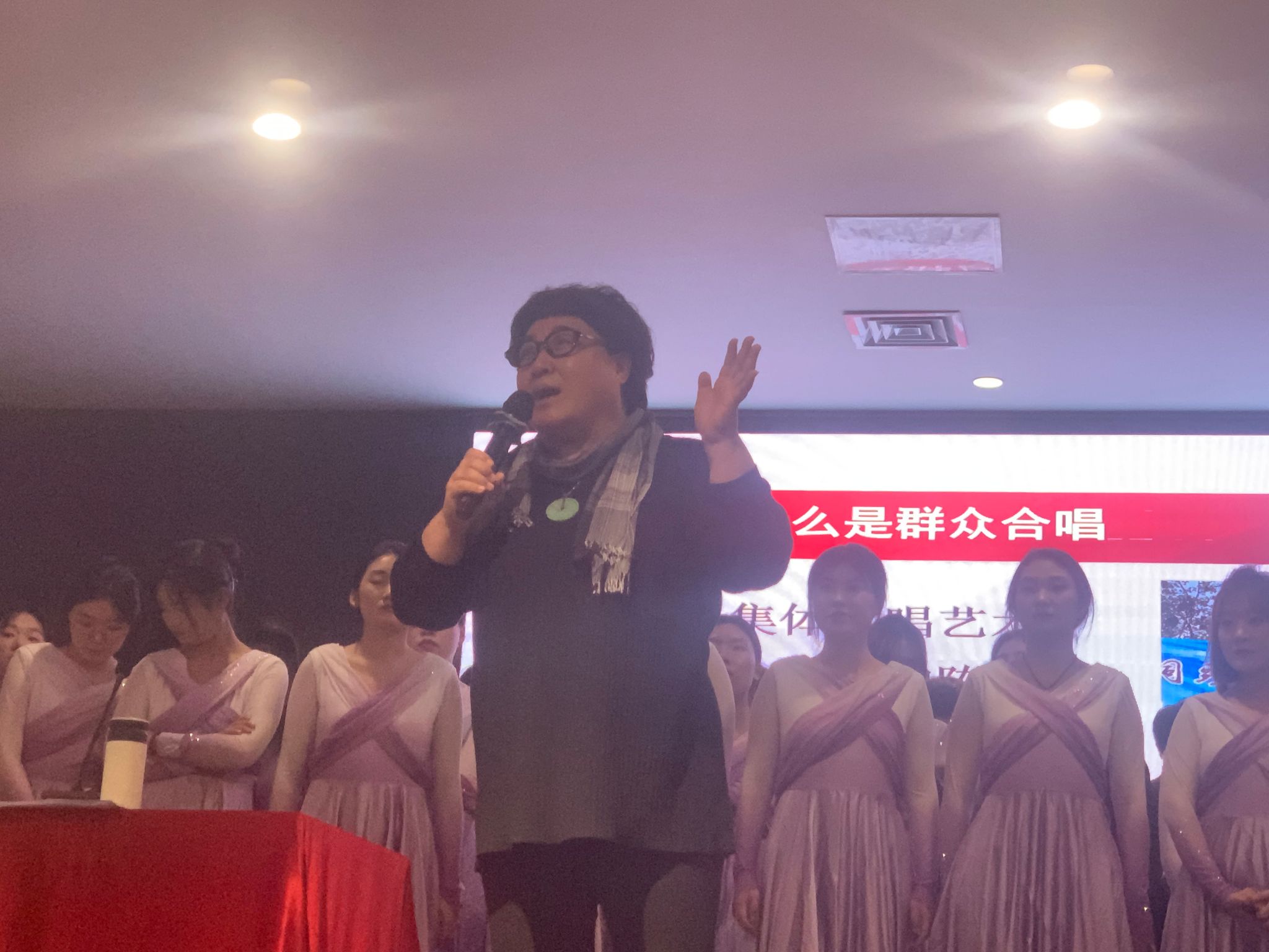 藝術之聲，文化之魂——鄭州升達經貿管理學院藝術學院“公共文化中的合唱藝術”專題講座成功舉辦